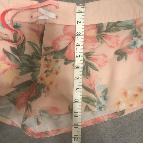 Ladies Ripcurl shorts. Extra Large - Picture 7 of 7